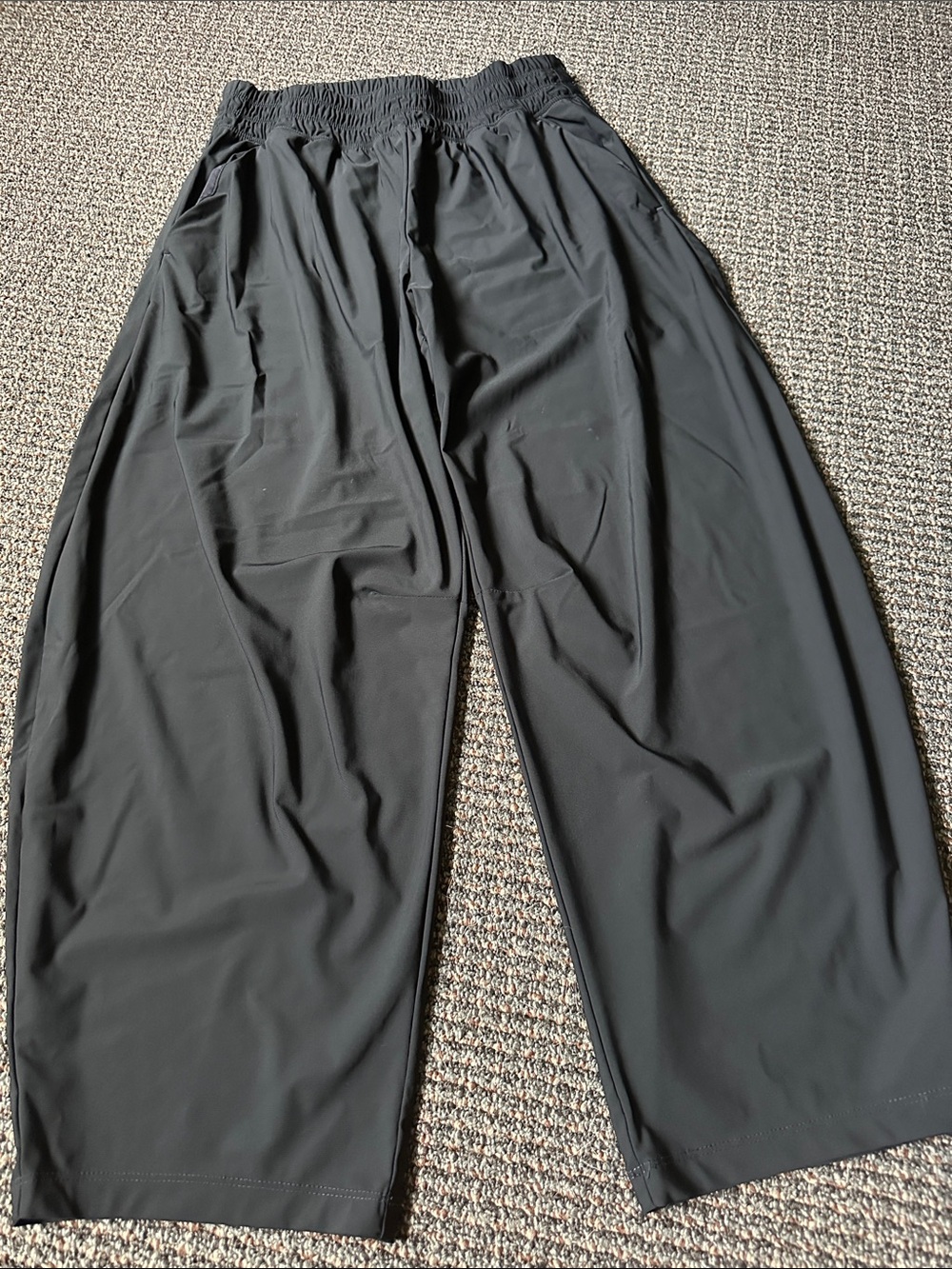 Old navy sleek tech go dry barrel pant small